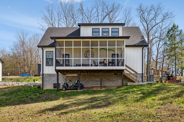1602 White Oak Rd, Stewart, TN 37175