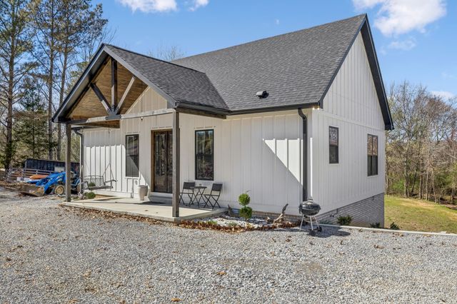 1602 White Oak Rd, Stewart, TN 37175