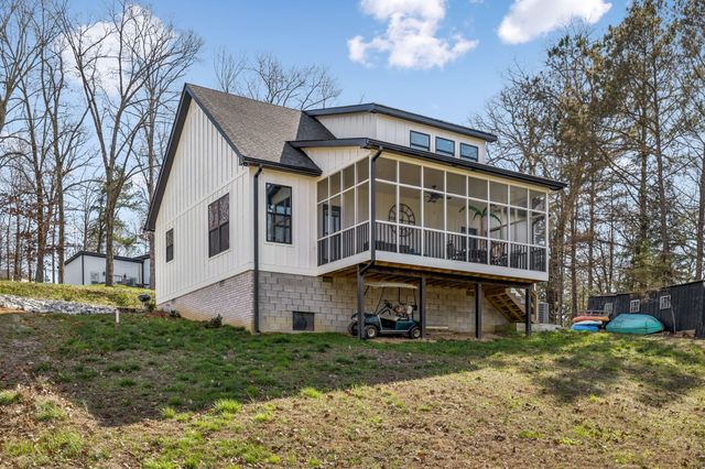 1602 White Oak Rd, Stewart, TN 37175