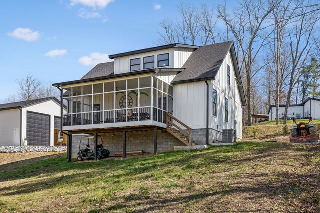1602 White Oak Rd, Stewart, TN 37175