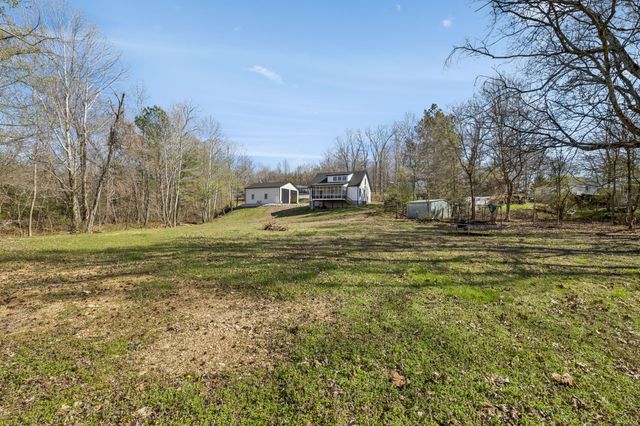 1602 White Oak Rd, Stewart, TN 37175
