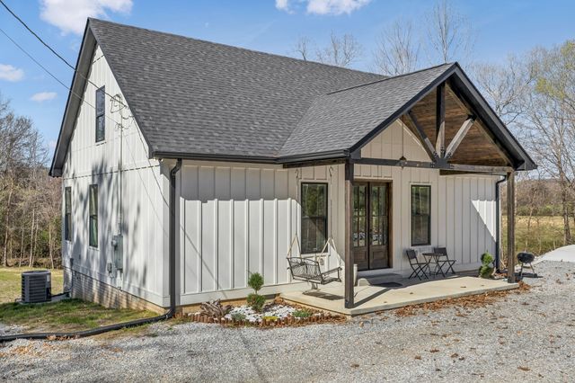 1602 White Oak Rd, Stewart, TN 37175