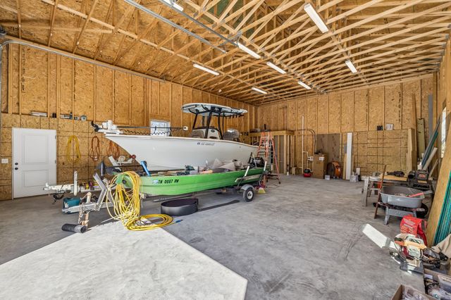 1602 White Oak Rd, Stewart, TN 37175