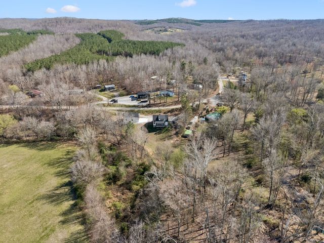 1602 White Oak Rd, Stewart, TN 37175
