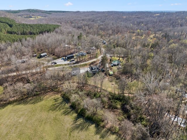 1602 White Oak Rd, Stewart, TN 37175