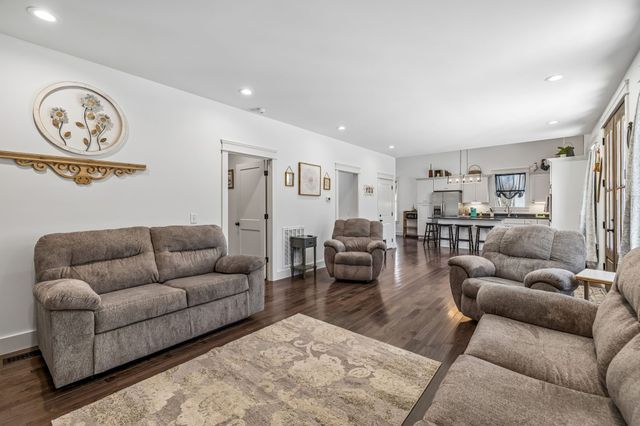 1602 White Oak Rd, Stewart, TN 37175