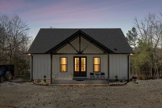 1602 White Oak Rd, Stewart, TN 37175