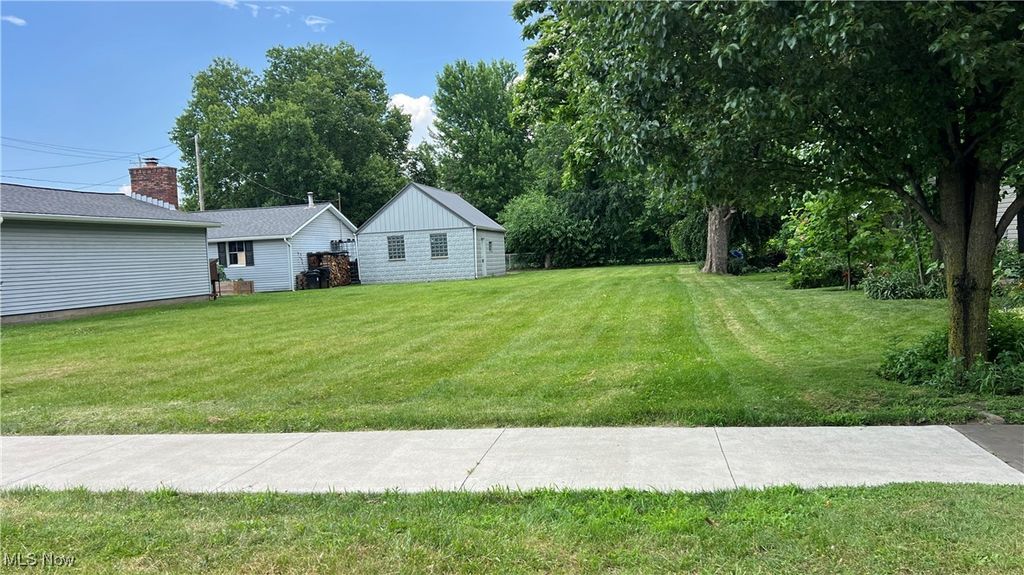 217 Carrollton Street E, Magnolia, OH 44643