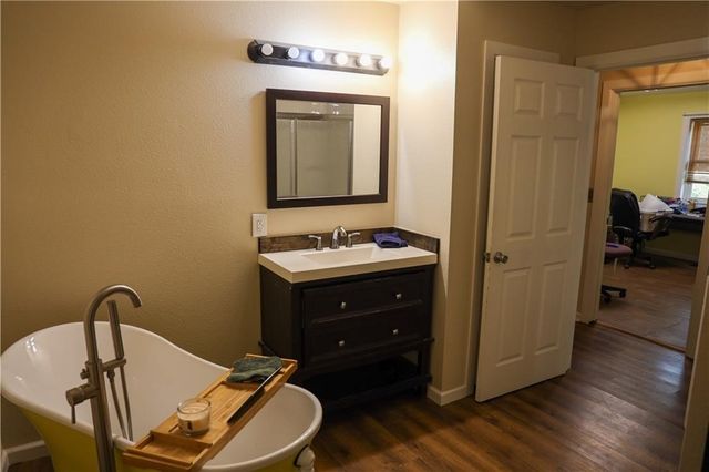 10693 Snavely Road, Elm Springs, AR 72762