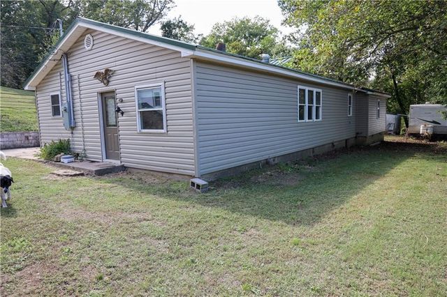 10693 Snavely Road, Elm Springs, AR 72762