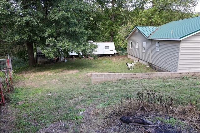 10693 Snavely Road, Elm Springs, AR 72762