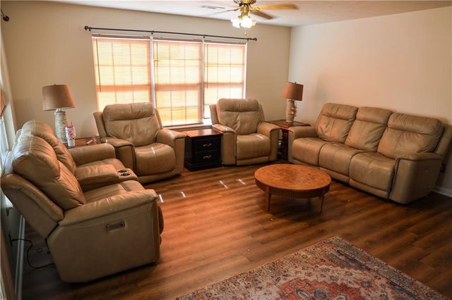 10693 Snavely Road, Elm Springs, AR 72762