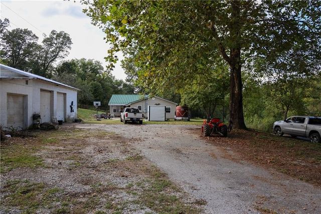 10693 Snavely Road, Elm Springs, AR 72762