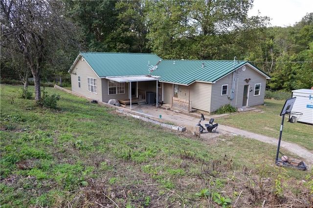 10693 Snavely Road, Elm Springs, AR 72762