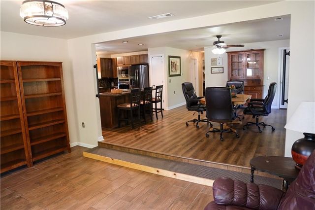 10693 Snavely Road, Elm Springs, AR 72762