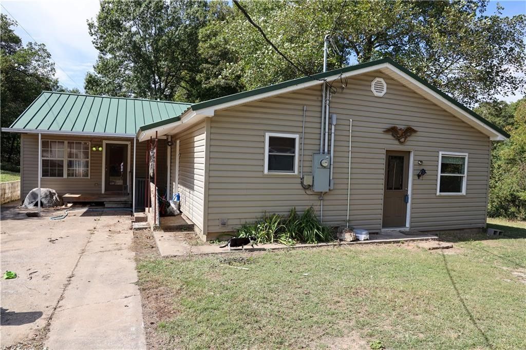 10693 Snavely Road, Elm Springs, AR 72762