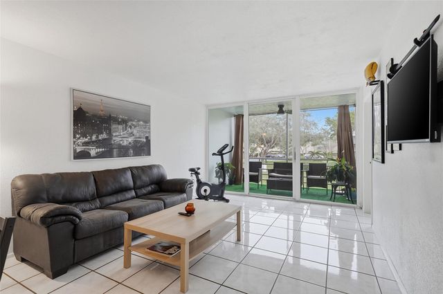 9451 Evergreen Place 203, Davie, FL 33324