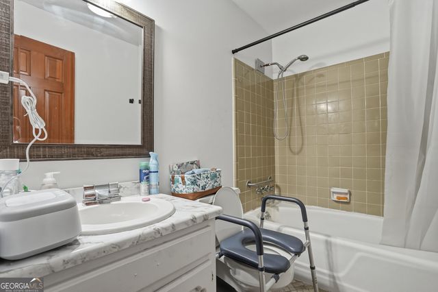 552 Ben Court SW, Lilburn, GA 30047