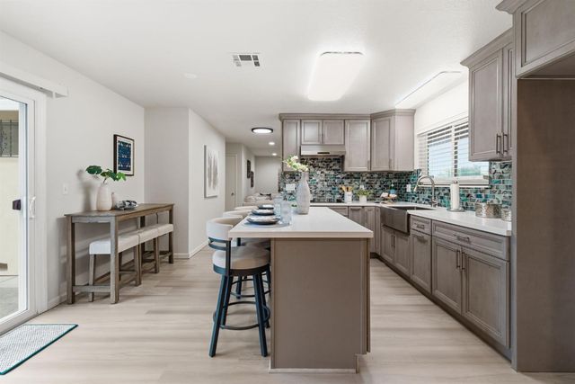 5658 Kermit Ln, Stockton, CA 95207