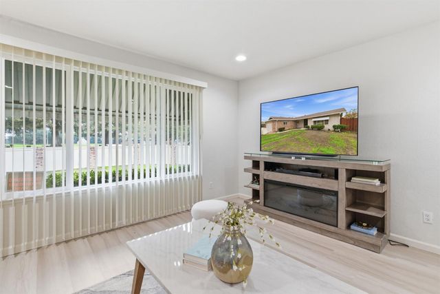 5658 Kermit Ln, Stockton, CA 95207