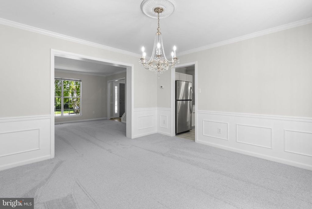 Image 10 of property listing at 2700 SNOWBERRY PL, Olney, MD 20832