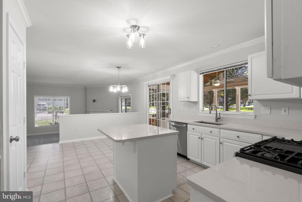 Image 18 of property listing at 2700 SNOWBERRY PL, Olney, MD 20832