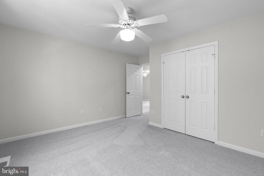 Image 24 of property listing at 2700 SNOWBERRY PL, Olney, MD 20832