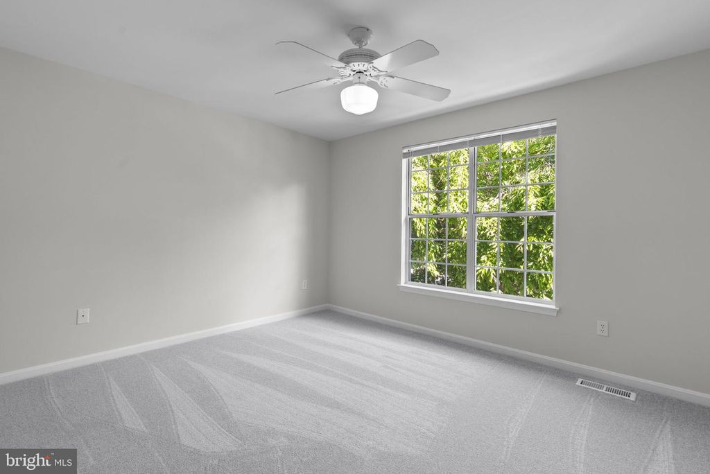 Image 25 of property listing at 2700 SNOWBERRY PL, Olney, MD 20832
