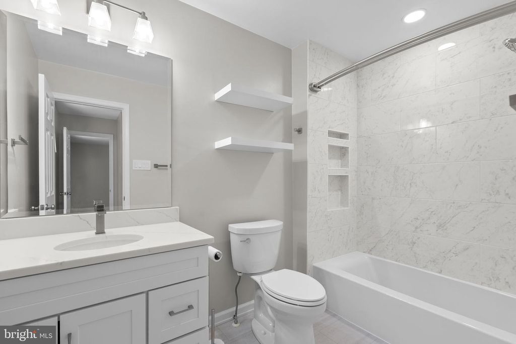 Image 31 of property listing at 2700 SNOWBERRY PL, Olney, MD 20832
