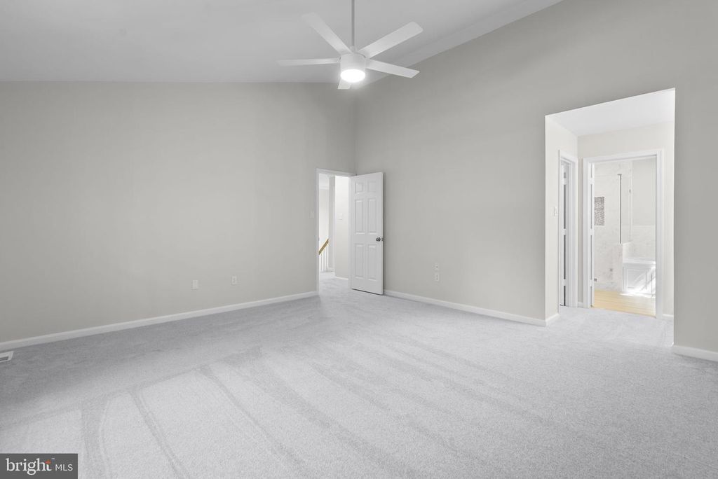 Image 32 of property listing at 2700 SNOWBERRY PL, Olney, MD 20832