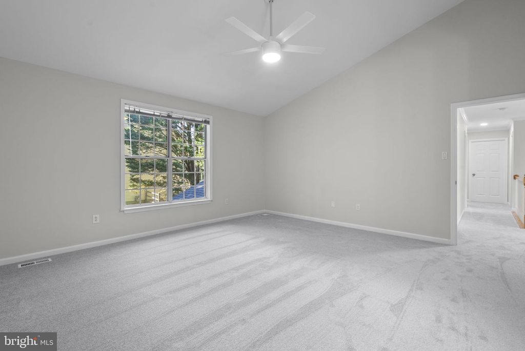 Image 33 of property listing at 2700 SNOWBERRY PL, Olney, MD 20832