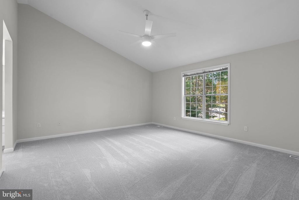 Image 34 of property listing at 2700 SNOWBERRY PL, Olney, MD 20832