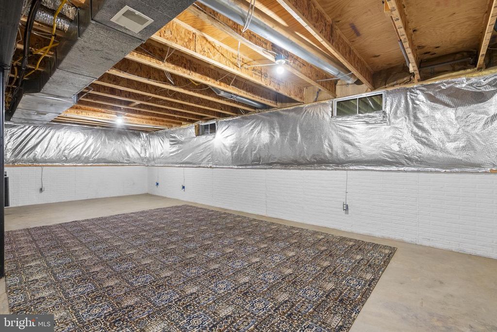 Image 40 of property listing at 2700 SNOWBERRY PL, Olney, MD 20832