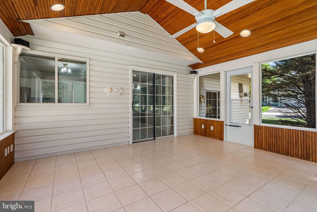 Image 41 of property listing at 2700 SNOWBERRY PL, Olney, MD 20832