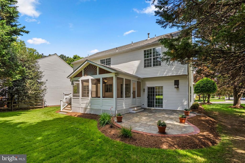 Image 44 of property listing at 2700 SNOWBERRY PL, Olney, MD 20832