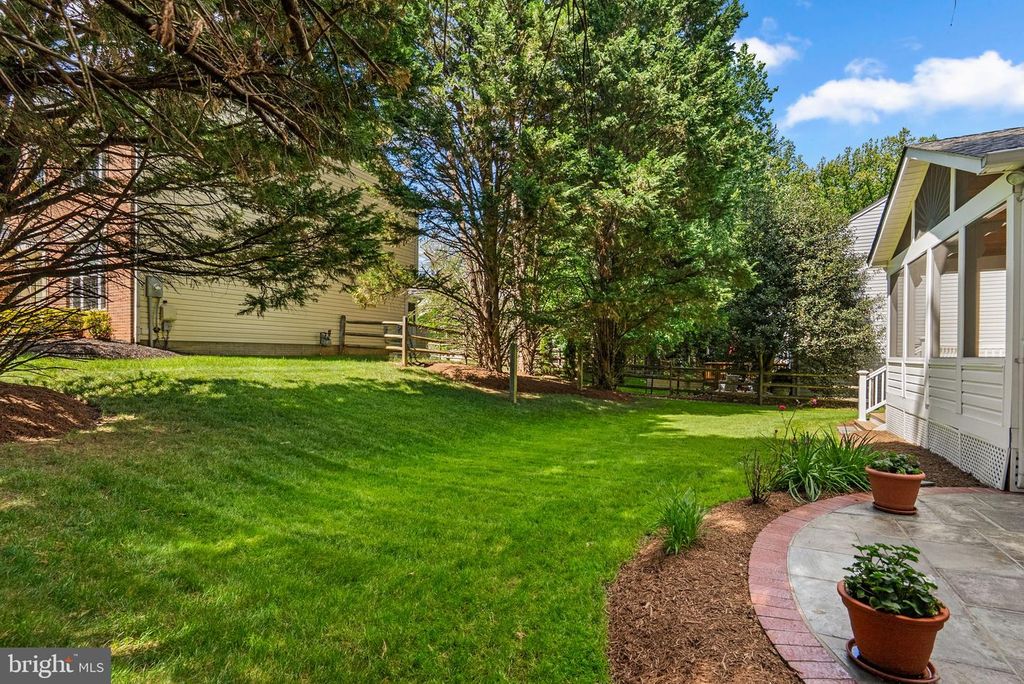 Image 47 of property listing at 2700 SNOWBERRY PL, Olney, MD 20832