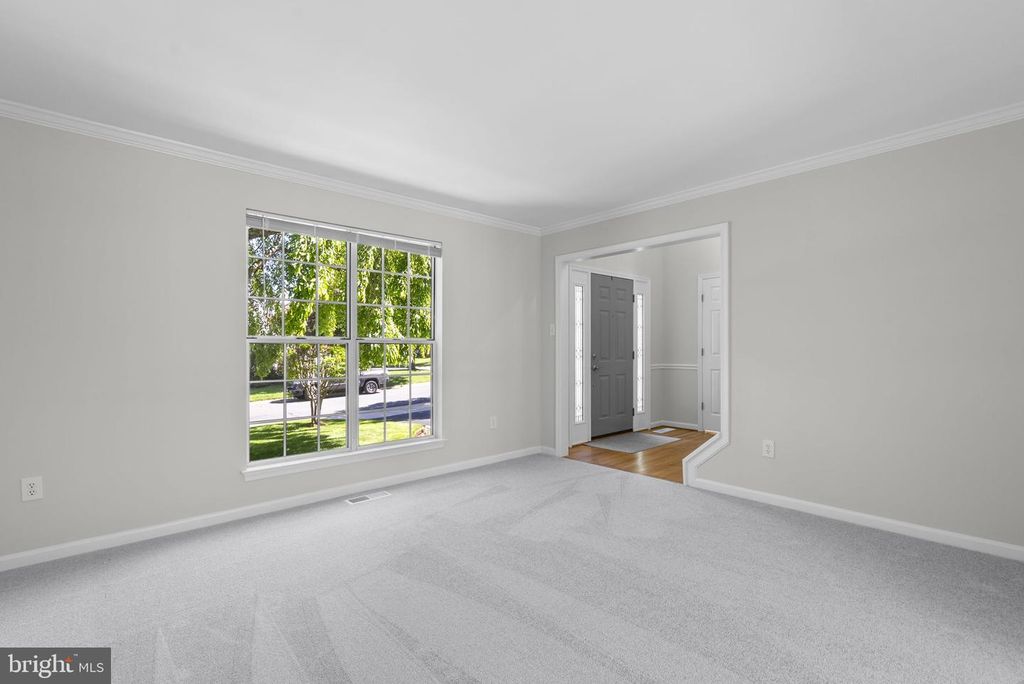 Image 6 of property listing at 2700 SNOWBERRY PL, Olney, MD 20832