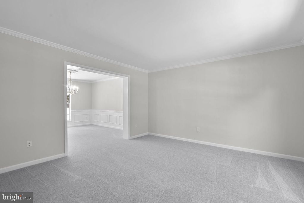 Image 8 of property listing at 2700 SNOWBERRY PL, Olney, MD 20832