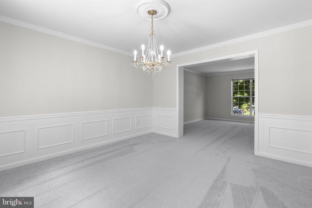 Image 9 of property listing at 2700 SNOWBERRY PL, Olney, MD 20832