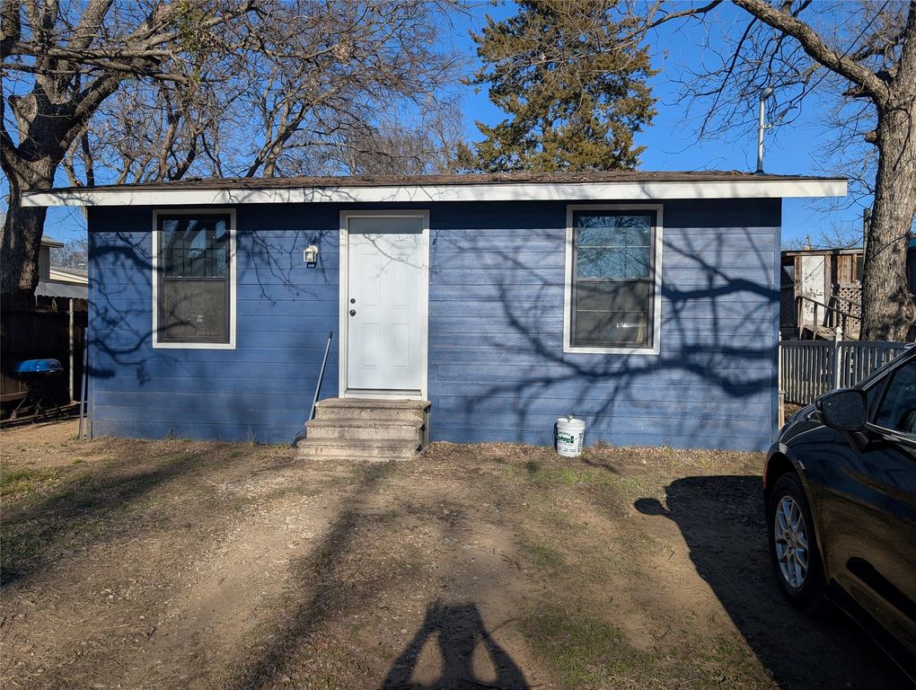 203 S Kouns Street, Cleburne, TX 76031 — exterior