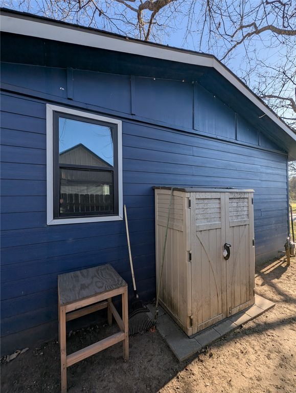 203 S Kouns Street, Cleburne, TX 76031 — photo 5