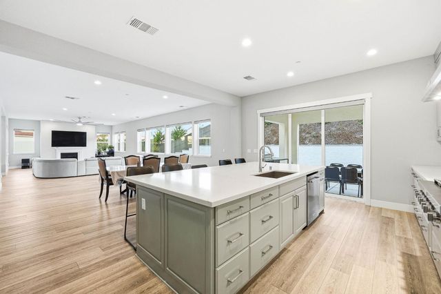 701 Golden Acorn Ct, Rocklin, CA 95765