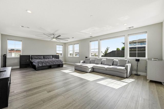 701 Golden Acorn Ct, Rocklin, CA 95765