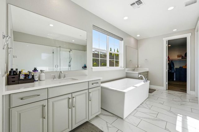 701 Golden Acorn Ct, Rocklin, CA 95765