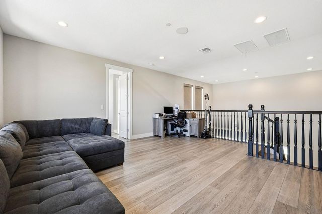701 Golden Acorn Ct, Rocklin, CA 95765