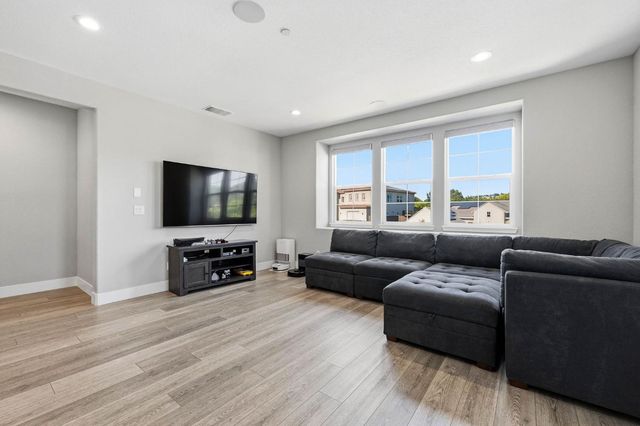 701 Golden Acorn Ct, Rocklin, CA 95765