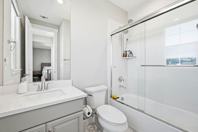 701 Golden Acorn Ct, Rocklin, CA 95765