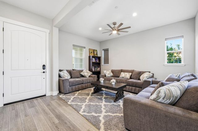701 Golden Acorn Ct, Rocklin, CA 95765
