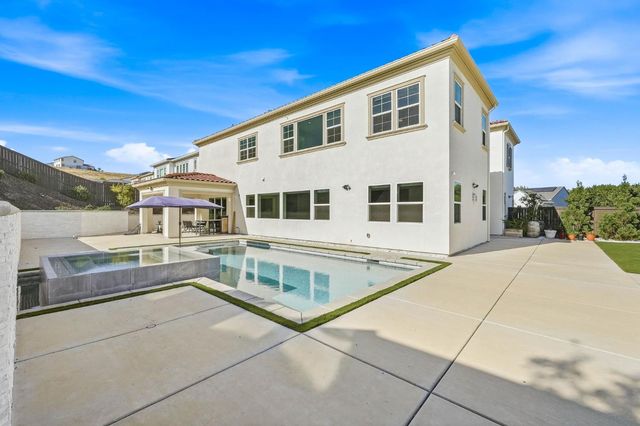 701 Golden Acorn Ct, Rocklin, CA 95765