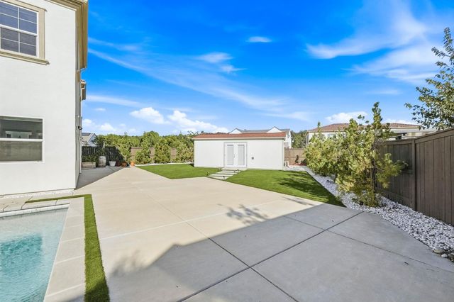 701 Golden Acorn Ct, Rocklin, CA 95765